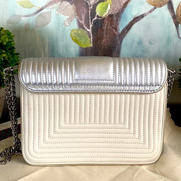 TORY BURCH "RARE" LUXURY TRAPUNTO DUET CHAIN CONVERTIBLE BAG 🩶🤍LIKE NEW🤍🩶 - Picture 8 of 17